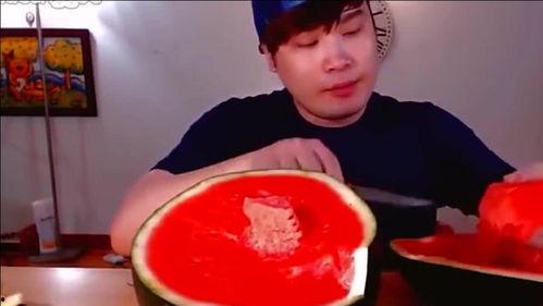 吃黑瓜刺激胃吗,胃部刺激揭秘