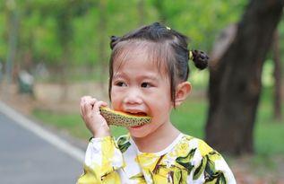 9岁女孩吃瓜,揭秘瓜果背后的奇妙世界