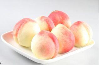 吃桃子和哈密瓜,夏日果香盛宴